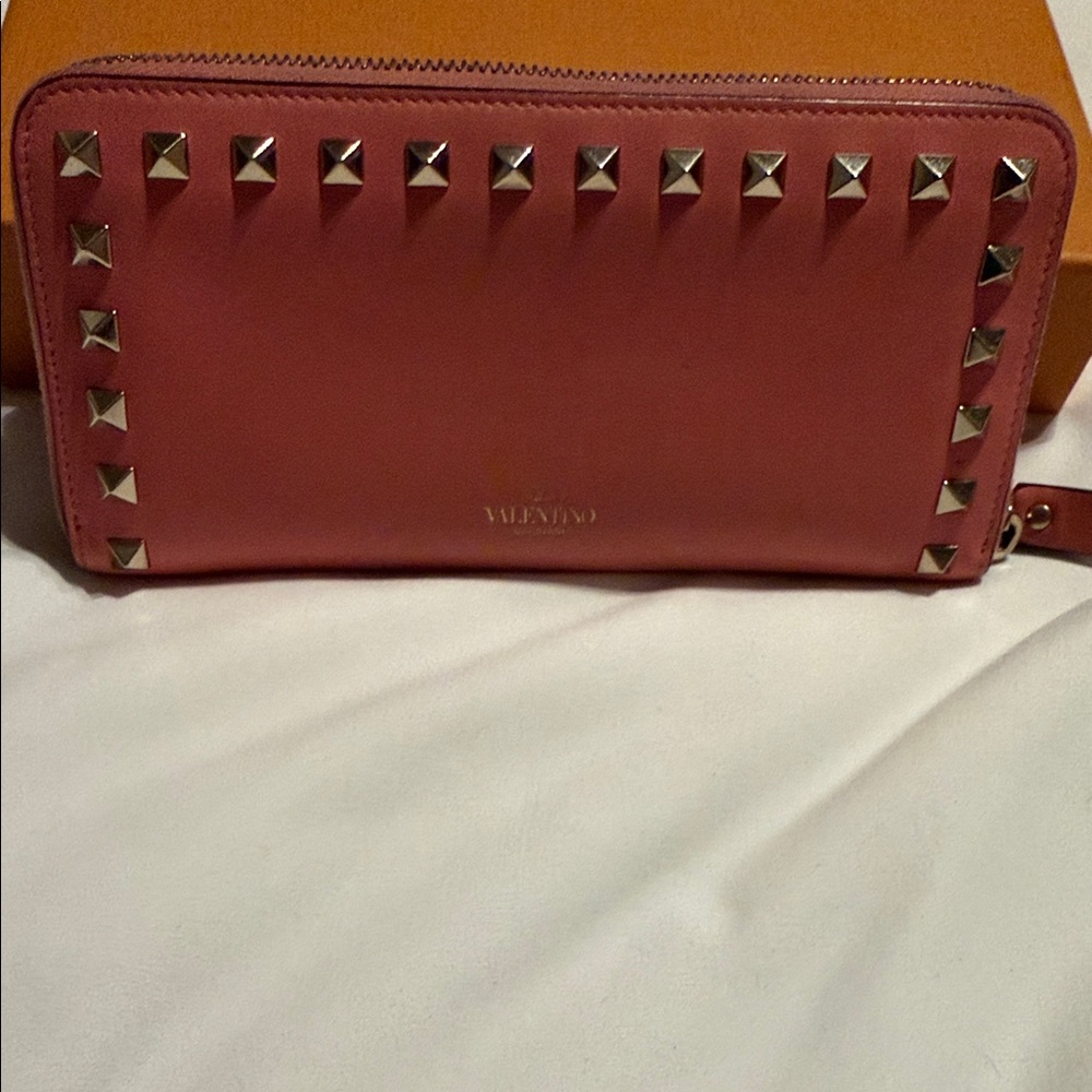 Valentino Garavani Rockstud Wallet Pink